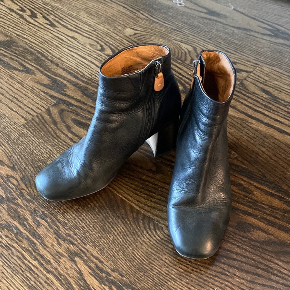 Gentle Souls black booties size 7